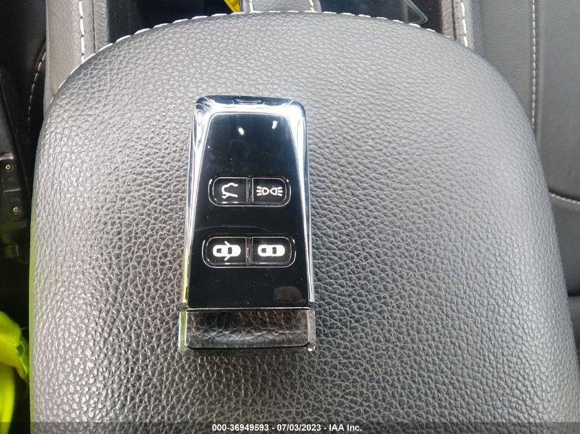 ASTON MARTIN VANQUISH  2016