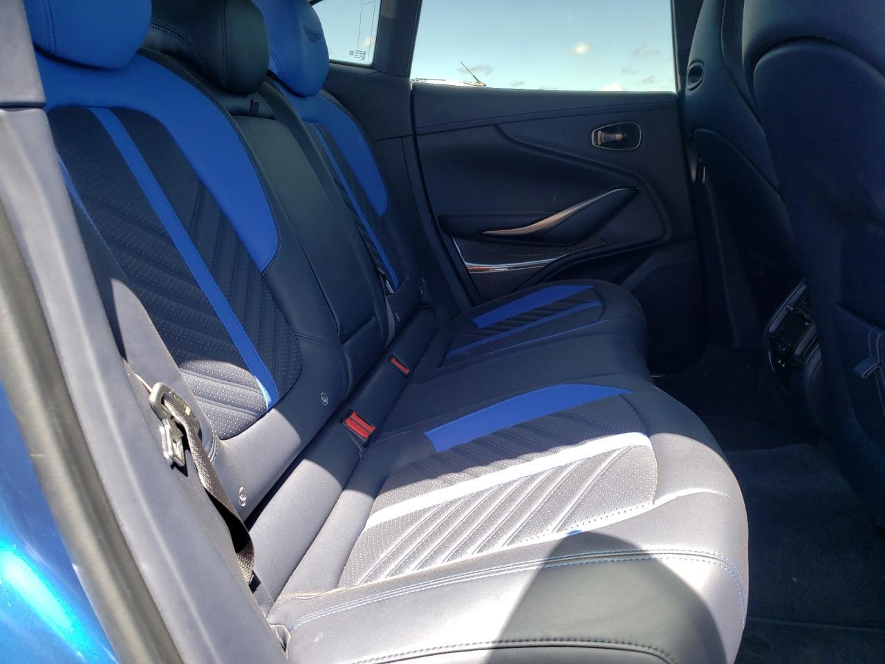 ASTON MARTIN DBX 707  2023