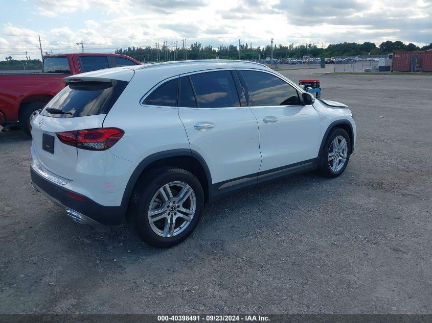 MERCEDES-BENZ GLA 250  2023