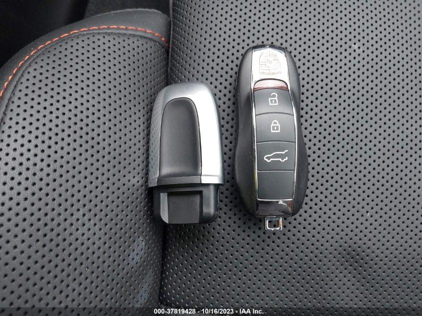 PORSCHE MACAN   2023