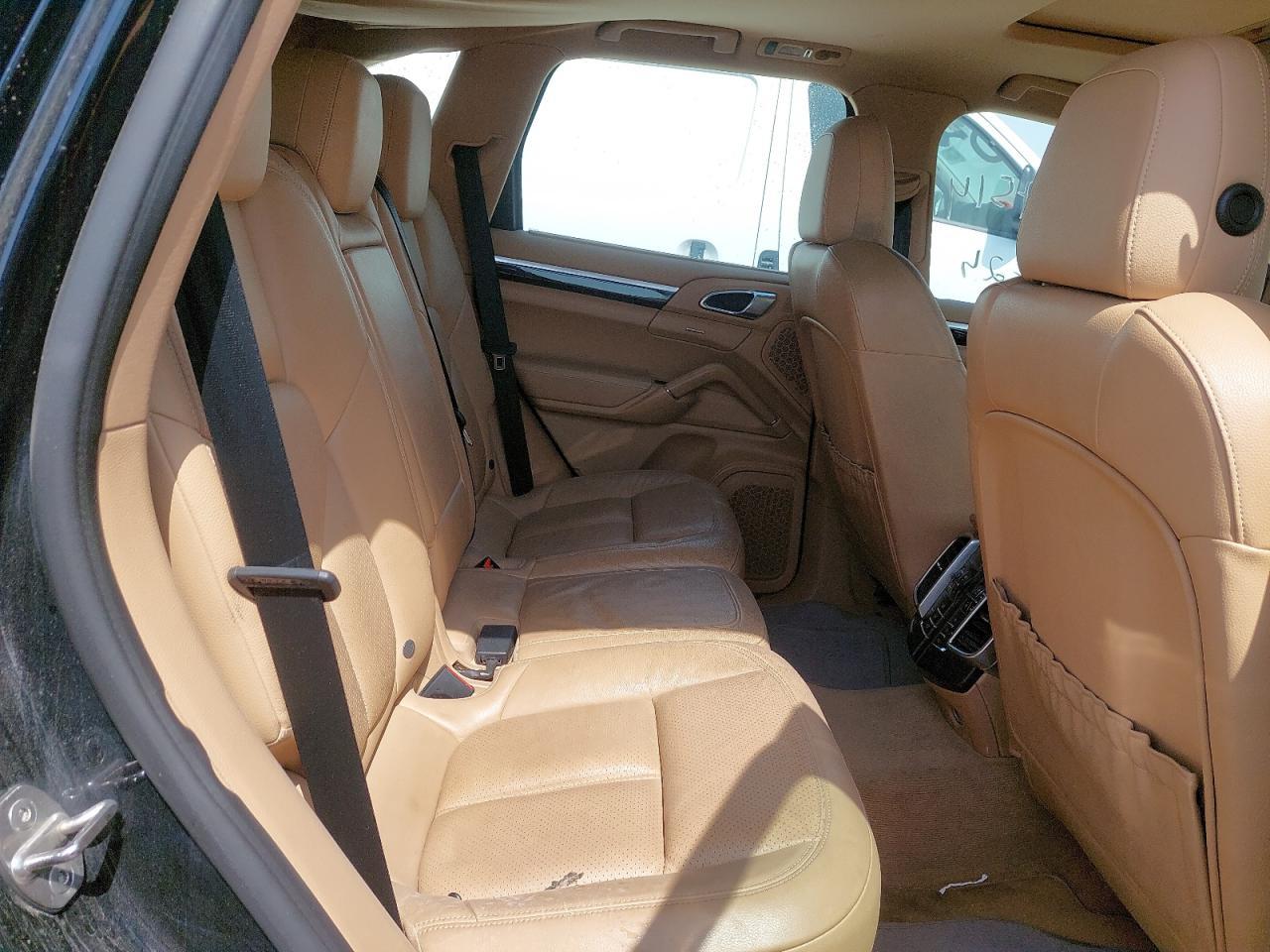 PORSCHE CAYENNE  2016