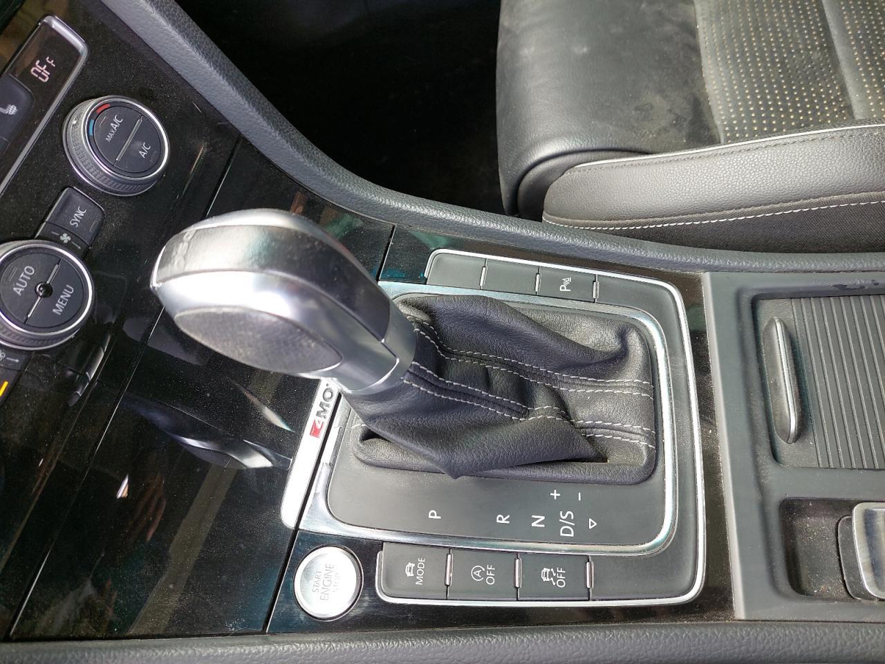 VOLKSWAGEN GOLF  2018