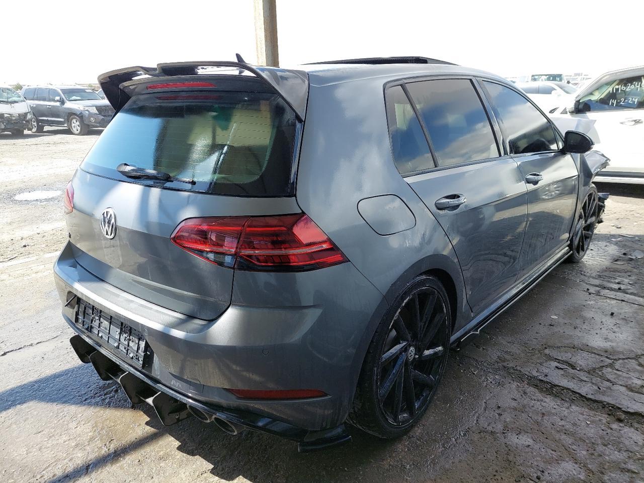 VOLKSWAGEN GOLF  2018