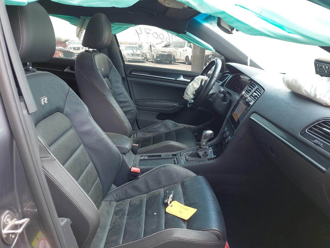 VOLKSWAGEN GOLF  2018