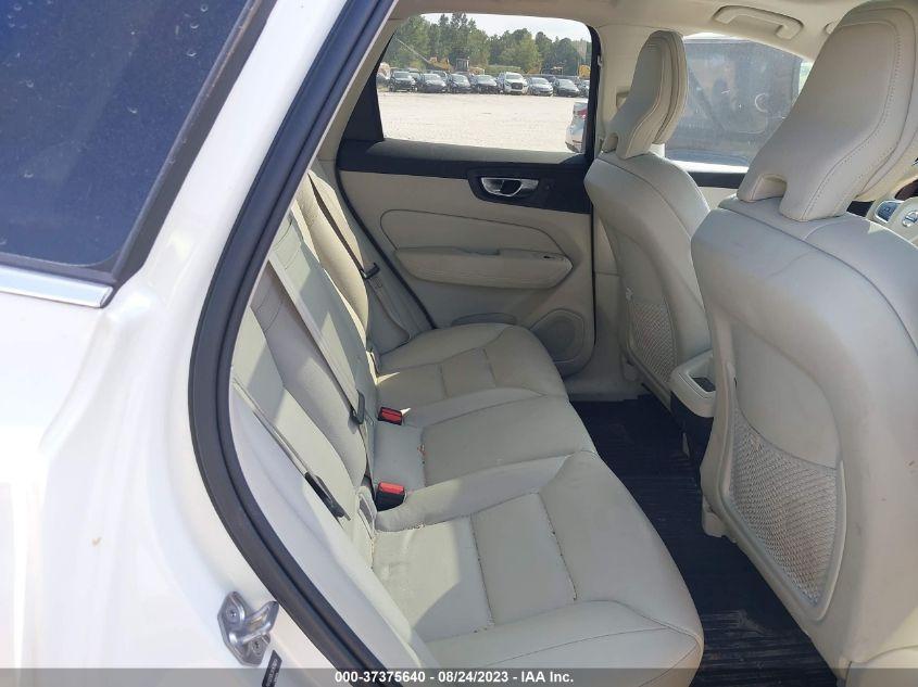 VOLVO XC60 MOMENTUM 2021