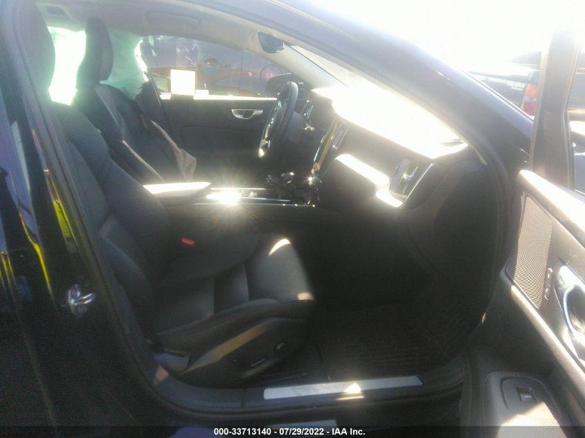 VOLVO V60 CROSS COUNTRY  2021