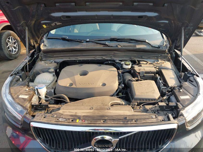 VOLVO XC40 T5 MOMENTUM 2022