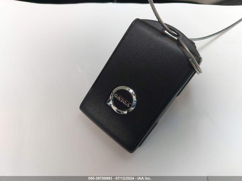 VOLVO XC40 T5 MOMENTUM 2022