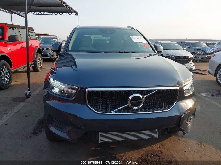 VOLVO XC40 T5 MOMENTUM 2022