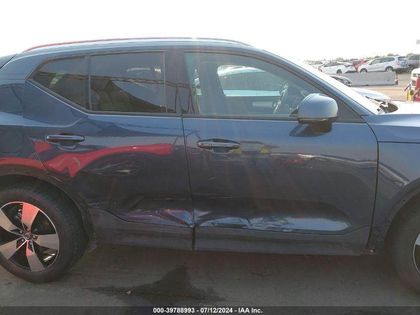 VOLVO XC40 T5 MOMENTUM 2022