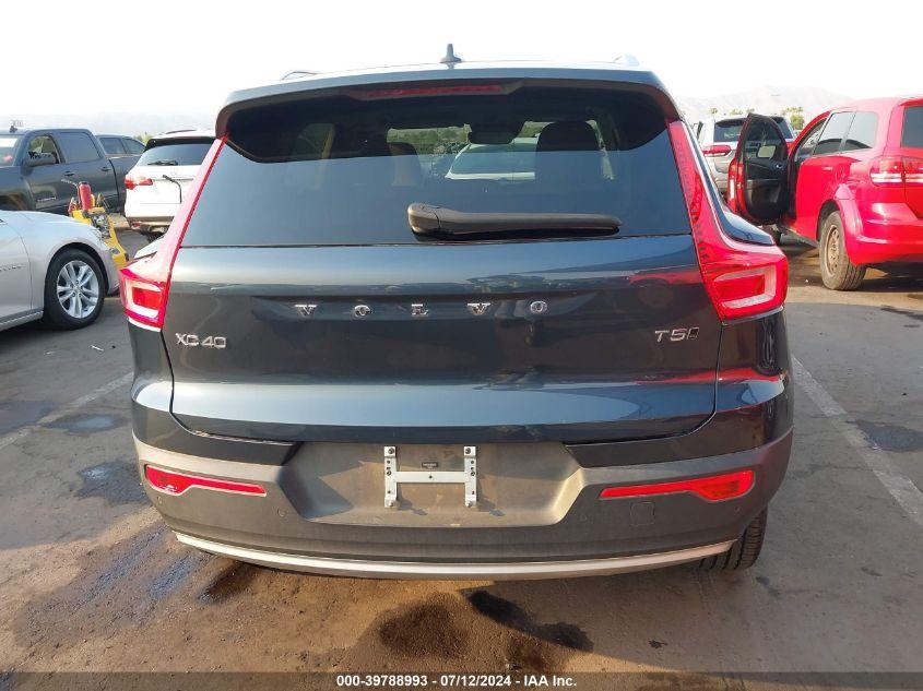 VOLVO XC40 T5 MOMENTUM 2022