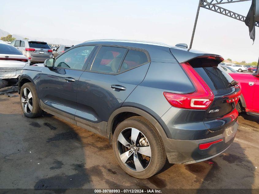 VOLVO XC40 T5 MOMENTUM 2022
