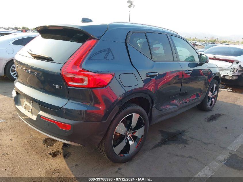 VOLVO XC40 T5 MOMENTUM 2022