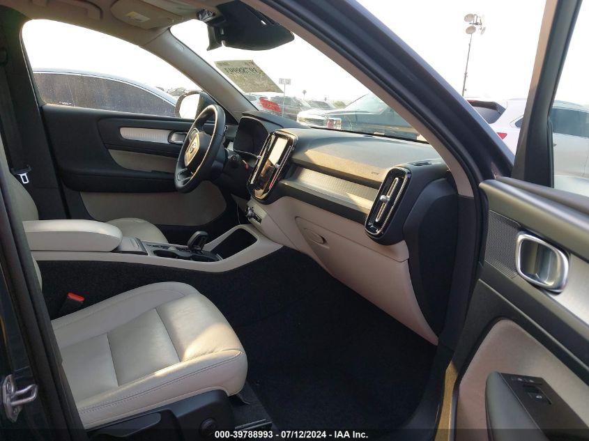 VOLVO XC40 T5 MOMENTUM 2022