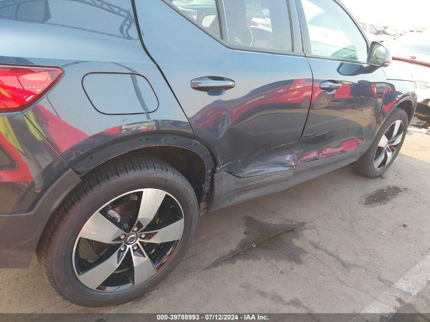 VOLVO XC40 T5 MOMENTUM 2022