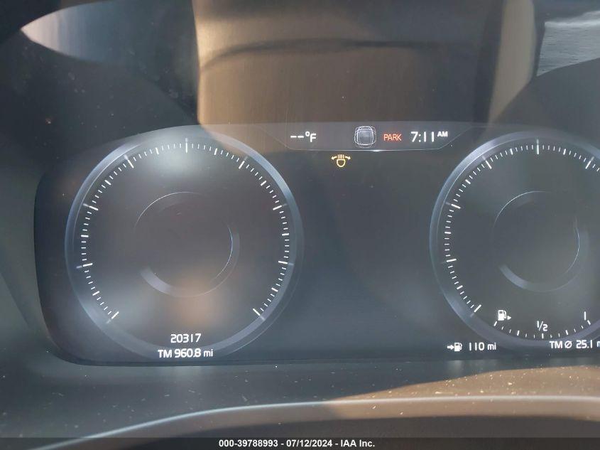 VOLVO XC40 T5 MOMENTUM 2022