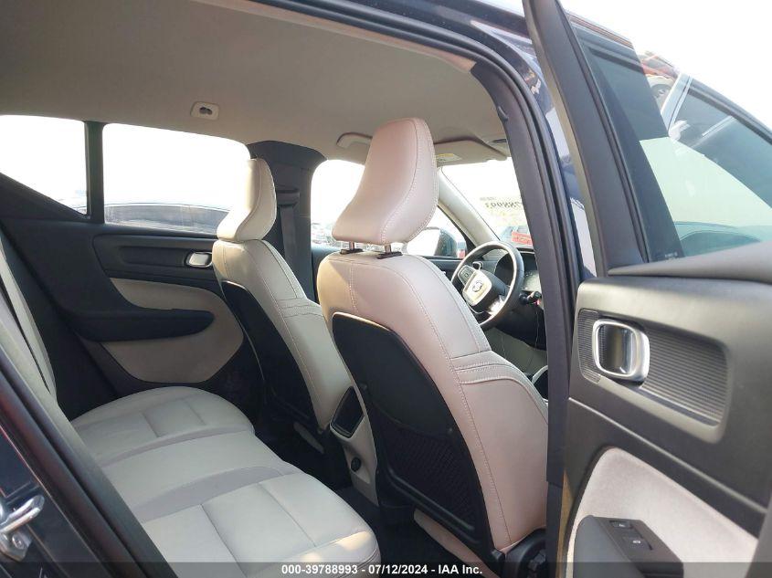 VOLVO XC40 T5 MOMENTUM 2022