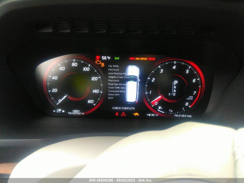 VOLVO XC90 MOMENTUM 2022