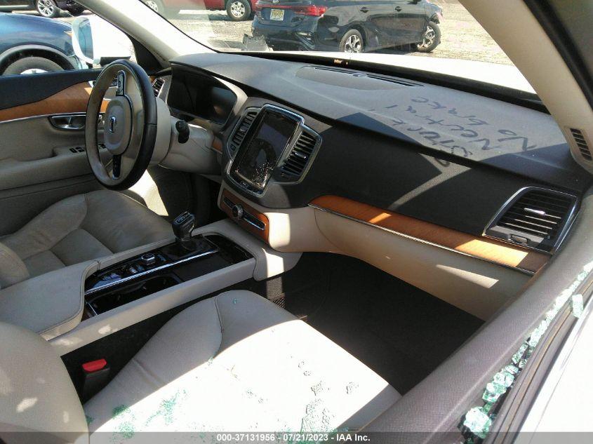 VOLVO XC90 MOMENTUM 2021