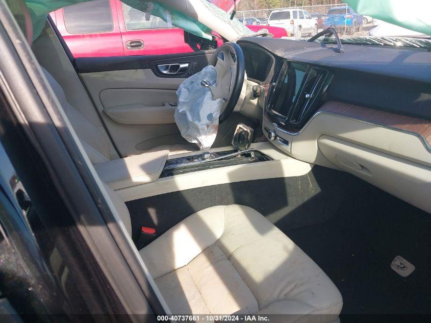 VOLVO XC60 T6 MOMENTUM 2021