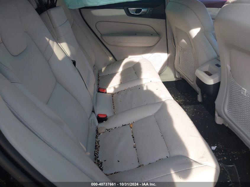 VOLVO XC60 T6 MOMENTUM 2021