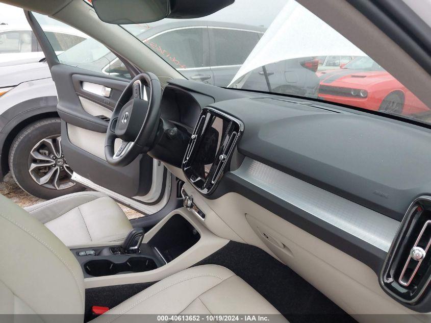 VOLVO XC40 T4 MOMENTUM 2021