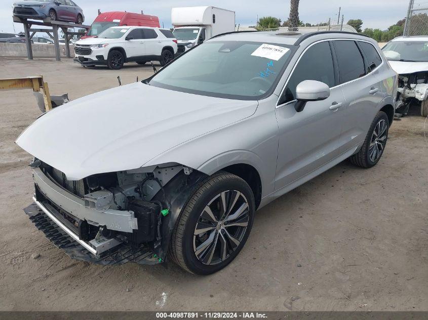 VOLVO XC60 B5 MOMENTUM 2022