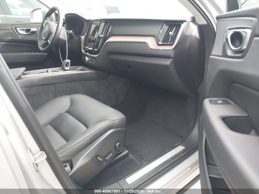 VOLVO XC60 B5 MOMENTUM 2022