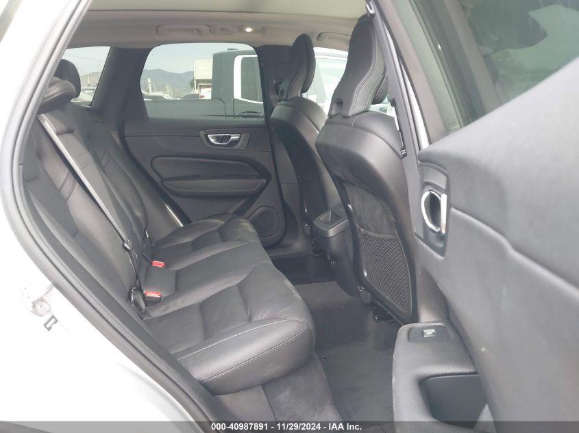 VOLVO XC60 B5 MOMENTUM 2022