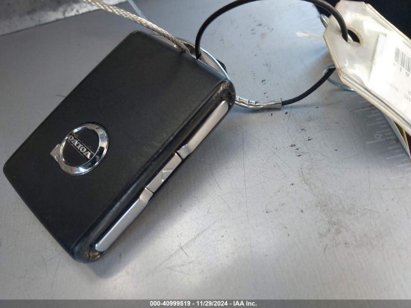 VOLVO XC60 B5 PLUS DARK THEME 2024