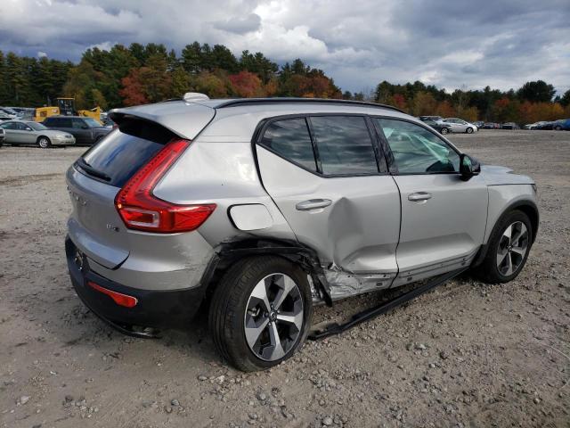 VOLVO XC40 CORE  2024