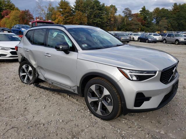 VOLVO XC40 CORE  2024