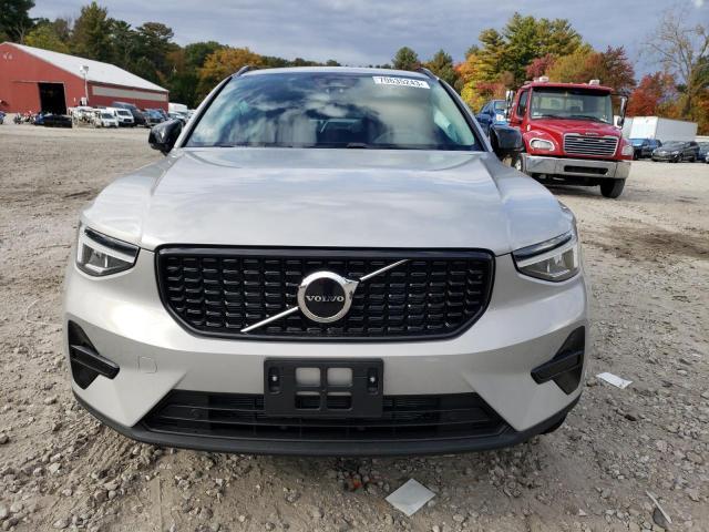 VOLVO XC40 CORE  2024