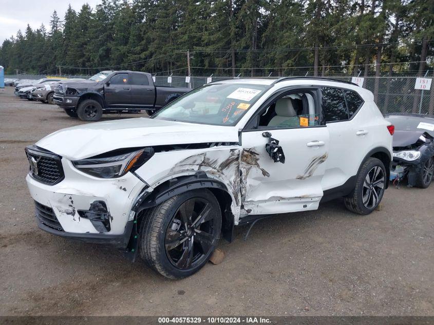 VOLVO XC40 ULTRA DARK THEME 2025