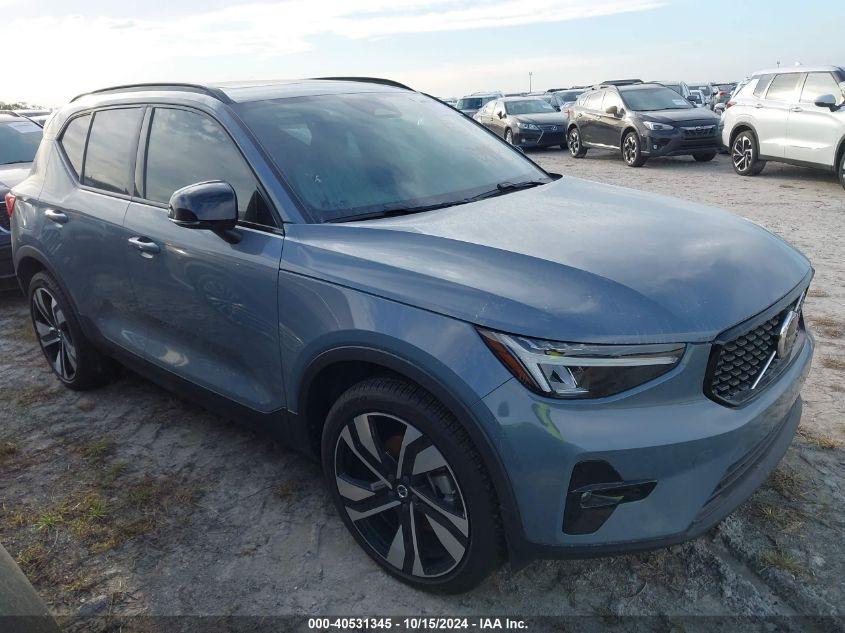 VOLVO XC40 B5 PLUS DARK THEME 2023